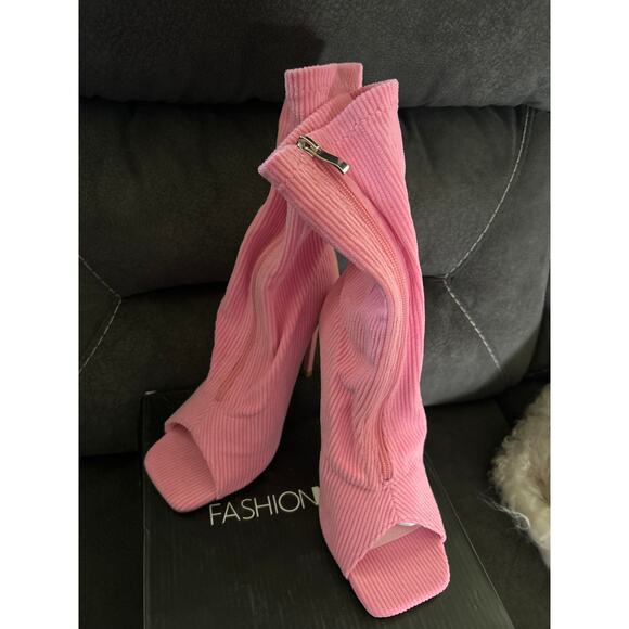 New in Box Fashion Nova Amy J Pink Corduroy Heels Open Toe Zip Front Size 6.5 - Picture 2 of 7